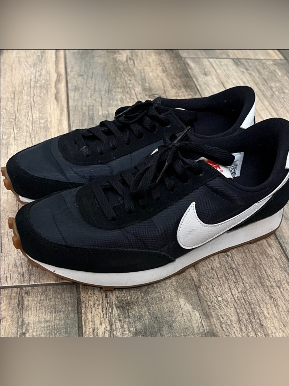 Nike Daybreak women’s sneakers size 8